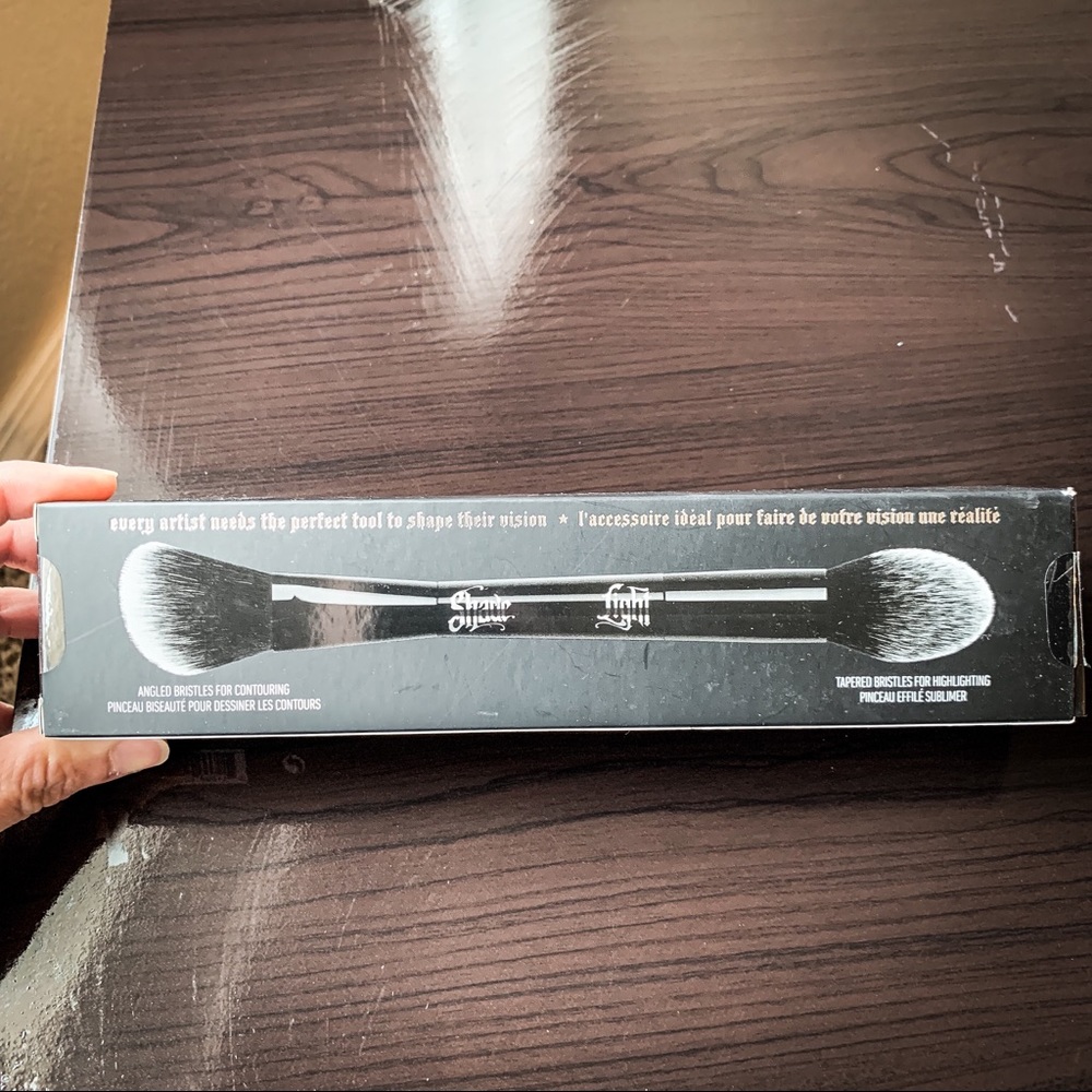 Kat Von D shade&light contour brush and case